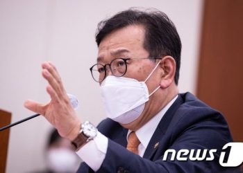 해외동포 70명, 김관용 민주평통 수석부의장 ‘직권남용’으로 고발