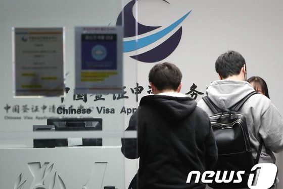 ‘왜 한국·일본만?’ 중국의 잇단 ‘방역 보복’… 한미일 공조 견제인가