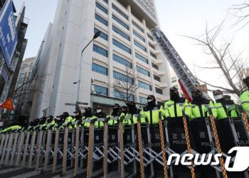 민주노총·광주 기아차·보건노조 동시다발 압수수색