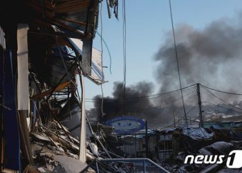 “러, 솔레다르 함락한 척”vs”우크라軍 500명 사살”