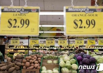 美 소비자 물가상승률 6.5%…금리인상 추가 감속 ‘무게'(종합)