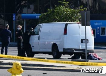 LA총격 용의자 72세 아시아계 남성, 숨진 채 발견…”자해 총상”(종합)