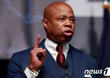 뉴욕 시장 “더는 이민자 수용 못해”…바이든 행정부에 조치 촉구