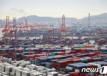 1월 1~20일 수출 전년비 2.7%↓…무역적자 102.6억달러(종합)