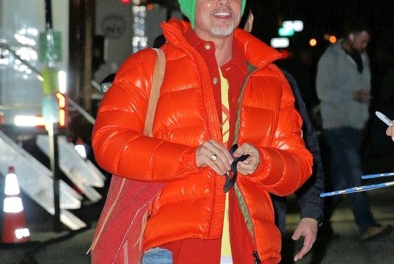 ’60세’ 브래드 피트, 초록색 비니에 빨간색 패딩…눈에 띄는 패션 [N해외연예]