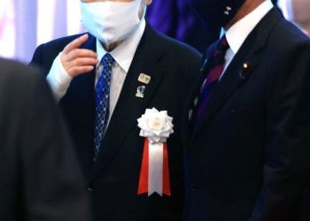 “이렇게까지 우크라에 힘 쏟아야 되나” 모리 前 총리 기시다에 반기