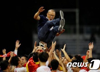 영웅이자 아버지…감독 박항서, 축구를 넘어 베트남 사회까지 바꾸다