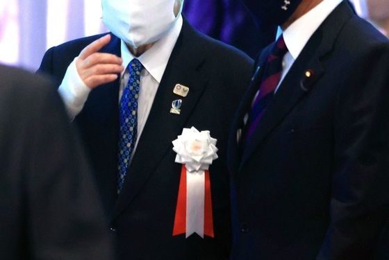 “이렇게까지 우크라에 힘 쏟아야 되나” 모리 前 총리 기시다에 반기