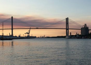 더 큰 화물선의 통행을 위해 탈마지 대교를 더 높게 변경하기로