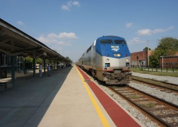 서배너 시장이 탑승한 열차 찰스턴 인근에서 차량과 충돌, 차량 운전자는 사망