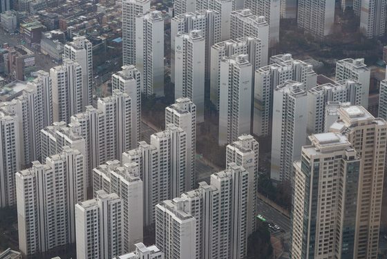 무너지는 집값 ‘심리적 저지선’…목동은 3년 만에 ‘10억’선 붕괴