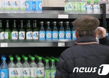 “더는 서민술 아냐”…식당서 소주 6000원·맥주 7000원 시대 오나