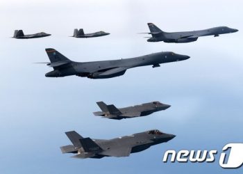 美 전략자산 ‘깜짝’ 전개… “신뢰성 있는 확장억제 보여줘”