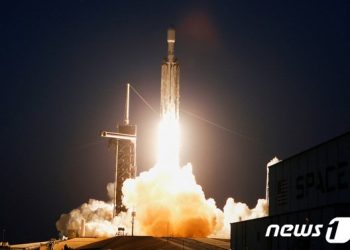 우주정거장 향하는 스페이스X 유인우주선, 또다시 발사 연기