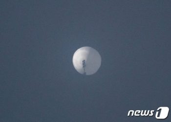 中, 미 상공 뜬 정찰 기구 관련 “검증 진행중…침해 의사 없다”