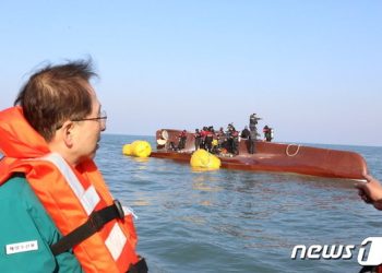 조승환 해수장관, 신안 어선 전복 사고현장 찾아 “수색･구조 만전 기할 것” 지시
