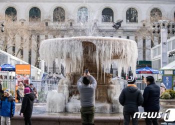 美 북동부 체감 영하 78도 ‘얼어죽을 한파’…5분만에 동상 위험
