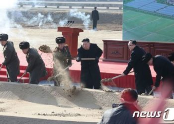 北, 이번엔 강동비행장 밀고 농장 건설…軍 ‘전술전략’ 바꿔 실리 챙기기