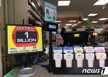 美 ‘2조6000억원’ 복권 주인공 공개…한번에 전세계 1292위 부자로