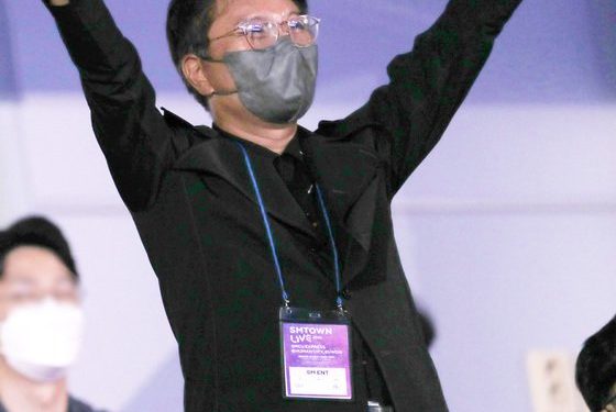 카카오 vs 하이브 “아무나 이겨라”…소외받던 SM 주주들 ‘환호’