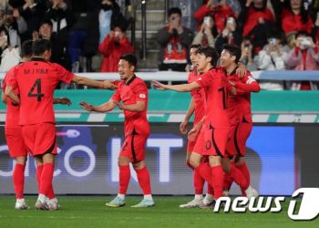 손흥민 멀티골에도 웃지 못한 클린스만호…데뷔전서 콜롬비아와 2-2 무