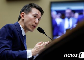 “미국 데이터, 中에 유출 안돼”…틱톡 CEO, 美 청문회서 진땀 해명