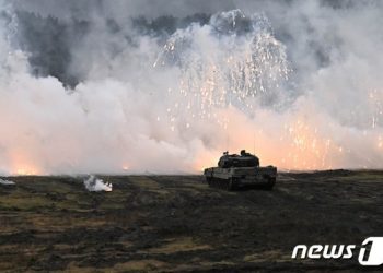 폴란드 “우크라이나에 레오파드2 전차 10대 추가인도 완료”