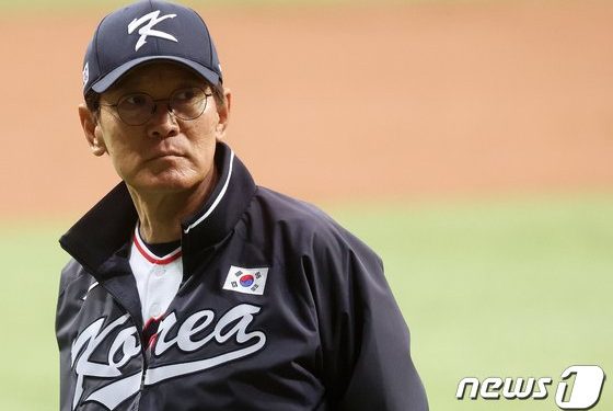첫 ‘완전체’ 훈련 마친 이강철 감독 “에드먼 잘 데려왔다…타순 결정했어”