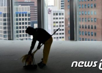 높은 공실률에 고금리까지…전문가들 “다음 뇌관은 상업용 부동산”