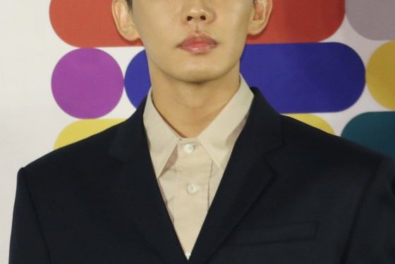 넷플릭스 측 “유아인 출연 ‘종말의 바보’· ‘승부’ 공개 잠정 연기”