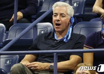애크먼 “뱅크런 전염 차단하려면 SVB 예금 전액 보증”