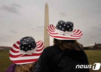 25년 새 급변한 미국인 가치관…’애국심 중요’ 70% → 38%