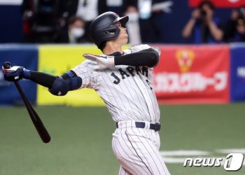 [WBC] 차원이 다른 오타니, 日 대표팀 첫 경기서 연타석 스리런포