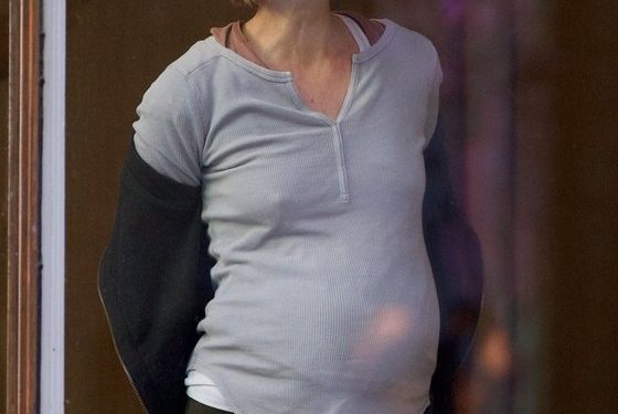 ‘줄리엣’ 클레어 데인즈, 44세에 셋째 임신…D라인 뽐낸 근황