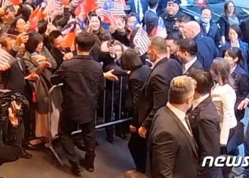 차이잉원 대만 총통, 美 경유길에 민주당 하원 원내대표 만나