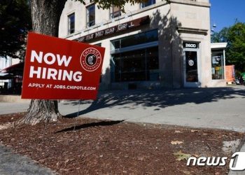 美 2월 구인건수 993만명…2년 만에 1000만명 하회