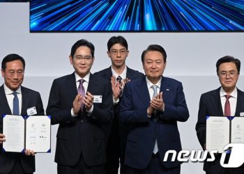 日 디스플레이 쇠락은 ‘경고’…中 맹추격 넘어야 패권 잡는다