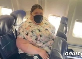 “비행기 좌석 좁아 멍들었다”…빅사이즈 커플 ‘차별 금지’ 청원