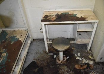 “내 아들 빈대에 산 채로 잡아먹혔다”…美 감방 30대男 끔찍한 죽음