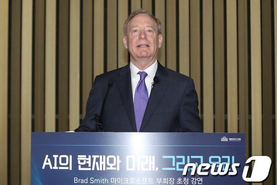 MS 부회장, AI 기술 두고 “남용 가능성 대비한 보호 장치도 중요”