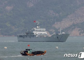 ‘차이-매카시 보복’ 中, 대만 포위훈련…군용기 42대·군함 8척 탐지