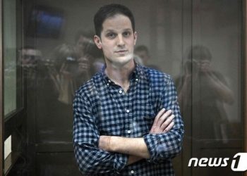 WSJ 기자, 첫 러 법원 출석…미결 구금 항소는 기각