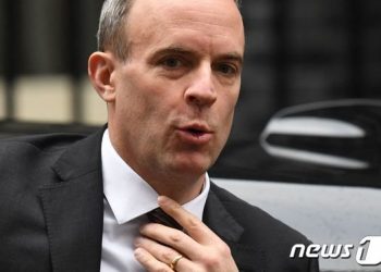 ‘직장내 괴롭힘 의혹’ 라브 영국 부총리 사임