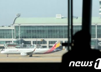 항공기·직원 부족에 고유가…항공료 고공행진 언제까지 갈까