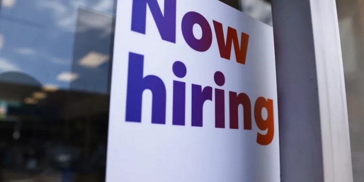 경기 침체에 대한 두려움이 지속되는 동안에도 서배너의 고용 시장은 강세 유지