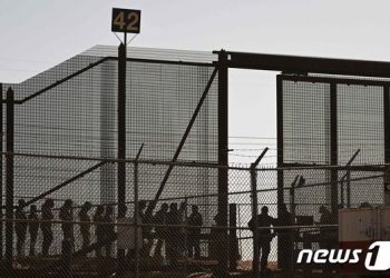 코로나 시대 끝나니 불안해진 미 국경…대혼란 속 이민 논쟁 불붙어