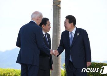 G7에 ‘뿔난’ 중국?… 한국에도 “엄정한 입장” 표명
