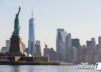 뉴욕이 가라앉는다…빌딩 100만개 무게 버티기 ‘한계’