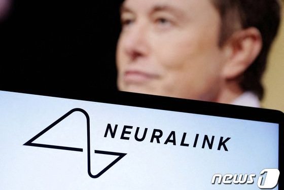 머스크의 ‘전자칩 뇌 이식’ 임상실험, 이번엔 美 FDA 허가…왜?