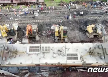 인도 열차 사고 사망자 수 300명 육박…”100명 안팎 중태”